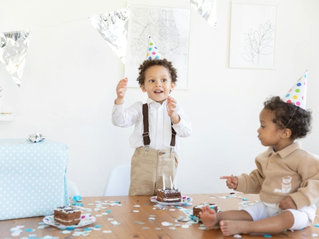 Para se tornar Au Pair, você vivenciará uma imersão cultural no exterior, morando em casa de família e cuidando de crianças,