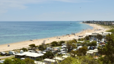 Para quem busca sol, surf e emprego na Austrália, é essencial planejar visto, moradia e oportunidades de trabalho. O país ofe