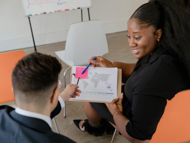 Para construir uma Carreira Global e almejar vagas em multinacionais, o intercâmbio é um diferencial competitivo essencial. E