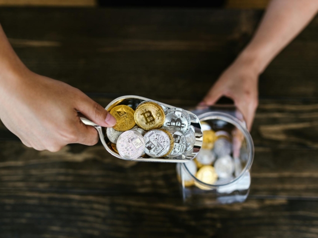 Para escolher entre Nomad, Wise ou dinheiro vivo em viagens internacionais, considere suas prioridades. Nomad e Wise oferecem