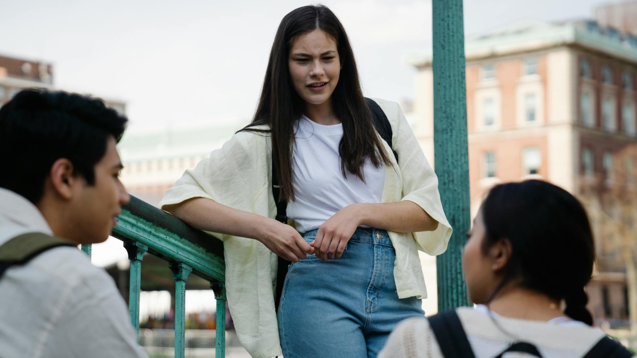 Para entender o choque cultural que todo intercambista atravessa, é fundamental conhecer as cinco fases: Lua de Mel, Frustraç