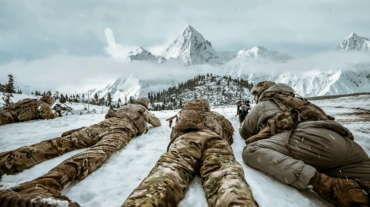 Para sobreviver ao clima extremo, é crucial implementar estratégias de preparação e adaptação. Isso inclui ter um plano de em