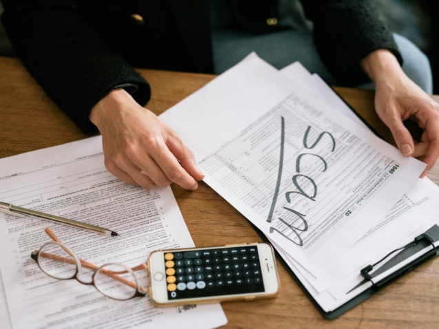 Para comprovação financeira e provar que você tem dinheiro para se manter, é essencial apresentar documentos como extratos ba