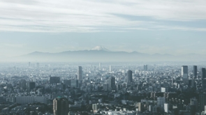 Para explorar destinos exóticos como Coreia do Sul e Japão, em alta, comece definindo seu orçamento e período. Pesquise sobre