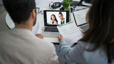 Para ter sucesso na Entrevista do Visto Americano, prepare-se para perguntas sobre seus planos de viagem, laços com o Brasil,