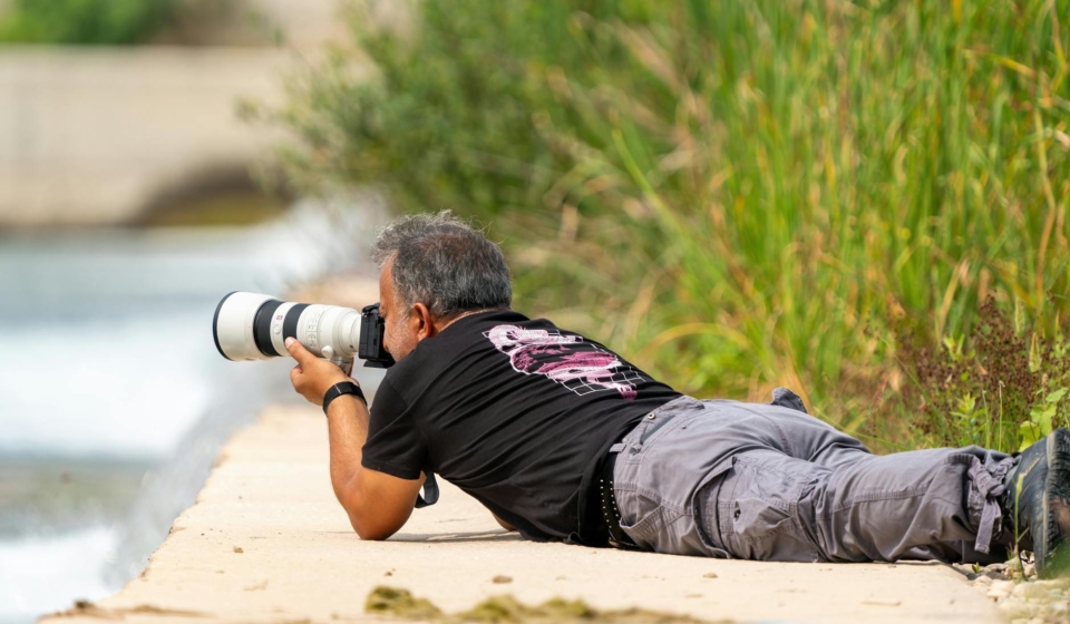 Para registrar sua viagem com fotografia e vídeo impactantes para as redes sociais, foque em planejamento pré-viagem, domínio