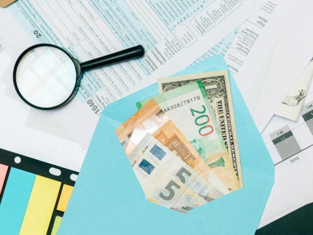 Para [Gastos Ocultos: Taxas de escola e exames médicos que ninguém te conta], refere-se a despesas inesperadas e muitas vezes