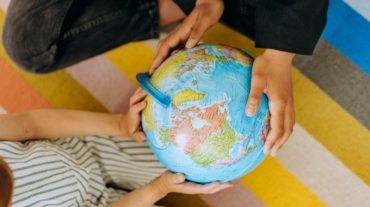 Para realizar um intercâmbio em família, levando filhos e cônjuge para estudar no exterior, é essencial um planejamento minuc