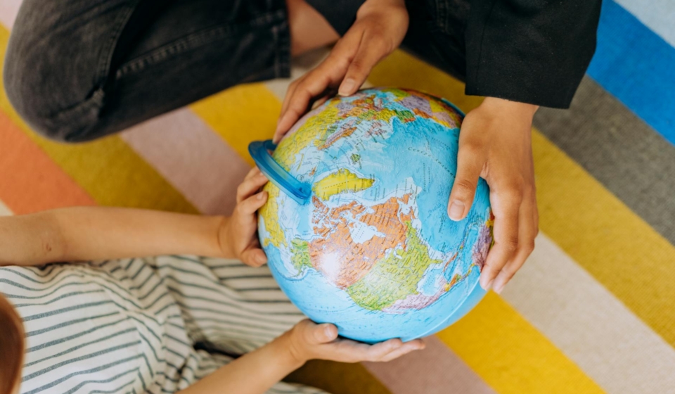 Para realizar um intercâmbio em família, levando filhos e cônjuge para estudar no exterior, é essencial um planejamento minuc