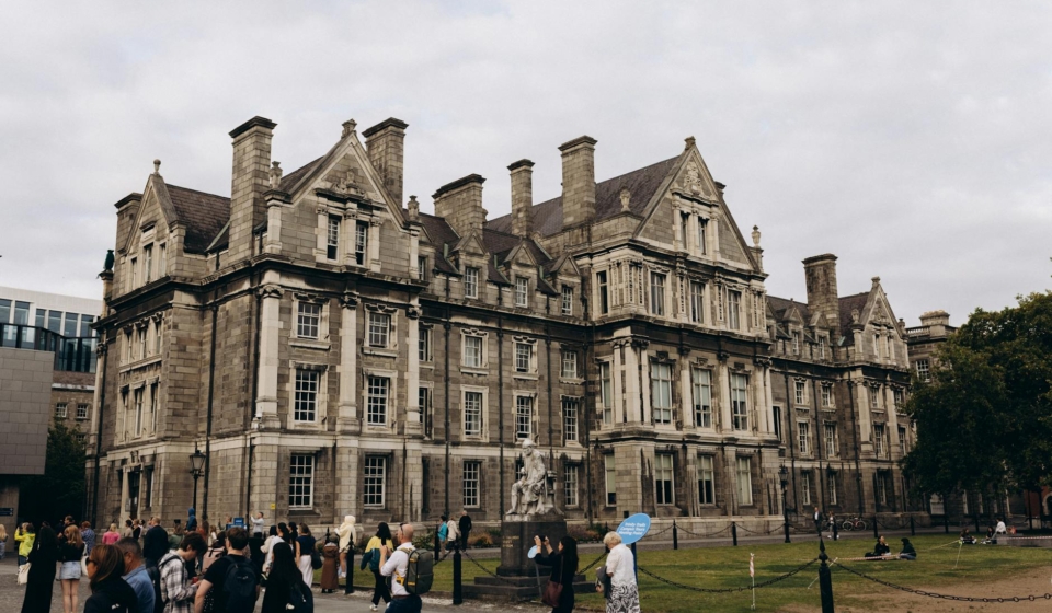 Para entender por que a Irlanda continua sendo a queridinha dos brasileiros, é essencial considerar a combinação de fatores c