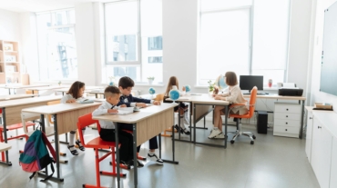 Para compreender a metodologia e o que esperar da sala de aula em uma escola internacional, é fundamental antecipar um ambien