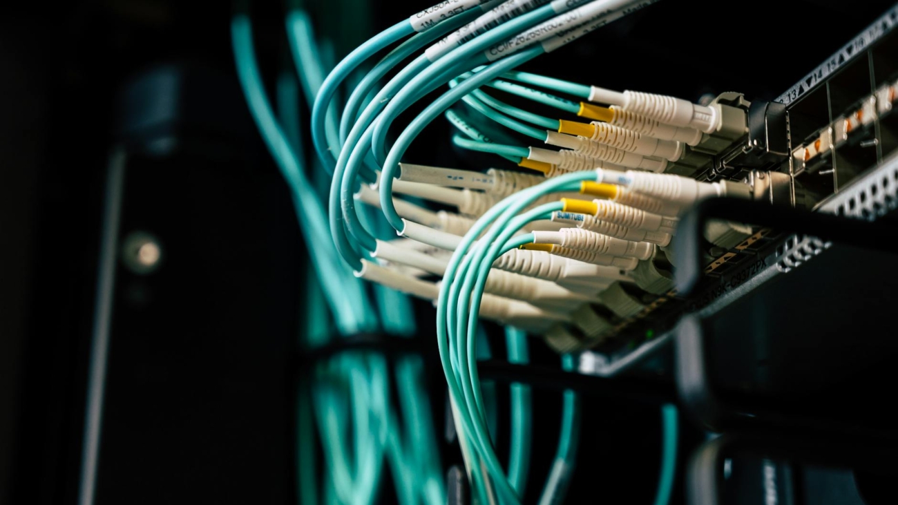 Para manter contato com pessoas do mundo todo e construir um networking internacional sólido, utilize plataformas profissiona