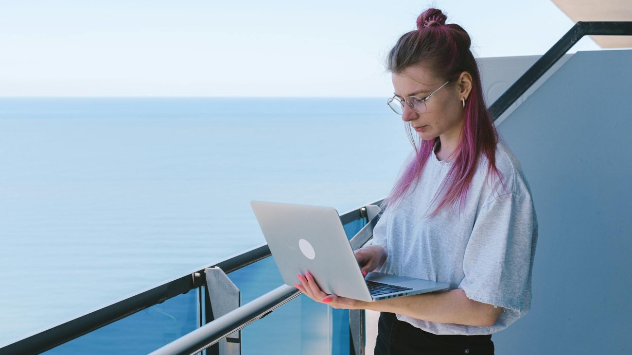 Para se tornar um Nômade Digital e transformar seu intercâmbio em uma vida viajando o mundo, é essencial planejar a transição