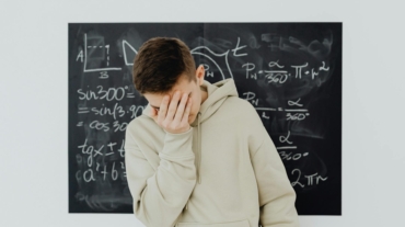 Para evitar os piores perrengues e aprender com o erro dos outros, é essencial analisar histórias reais de desafios financeir