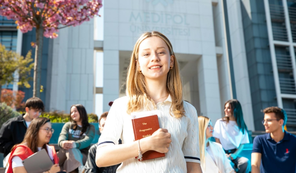 Para entender as vantagens e desafios de estudar em Portugal, é crucial analisar a qualidade de vida, o sistema de ensino eur