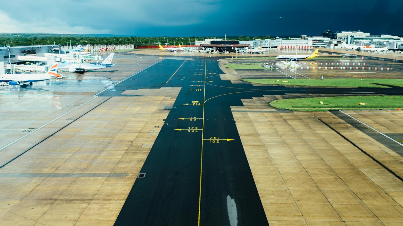 Para lidar com a ansiedade pré-embarque, é fundamental adotar estratégias como a preparação antecipada, técnicas de relaxamen