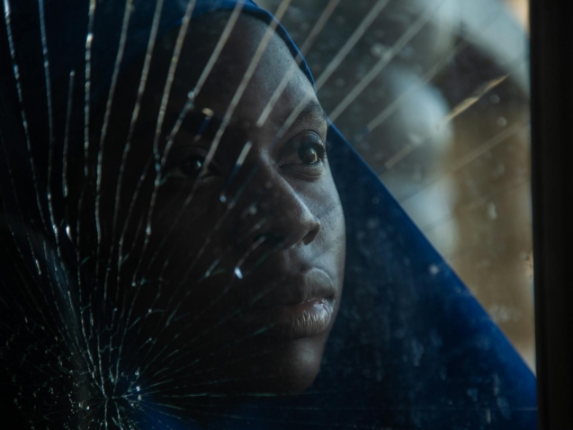 Para superar a saudade (homesickness) e não desistir no primeiro mês, é crucial adotar estratégias como estabelecer uma rotin