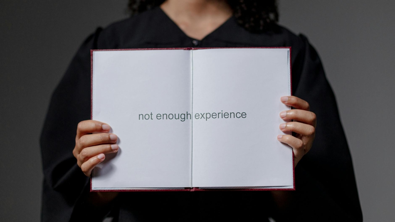 Para conseguir estágios remunerados como trainee internacional, é essencial pesquisar programas específicos, aprimorar seu cu