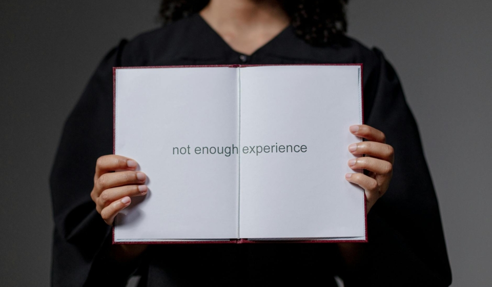 Para conseguir estágios remunerados como trainee internacional, é essencial pesquisar programas específicos, aprimorar seu cu