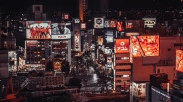 Para quem busca as melhores cidades para a vida noturna, com festas e pubs vibrantes, destinos como Berlim, Barcelona, Londre